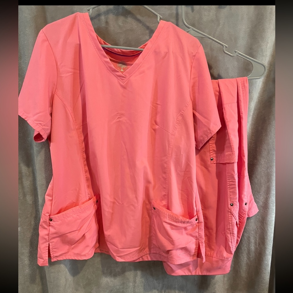 Healing Hands Women’s Scrubs